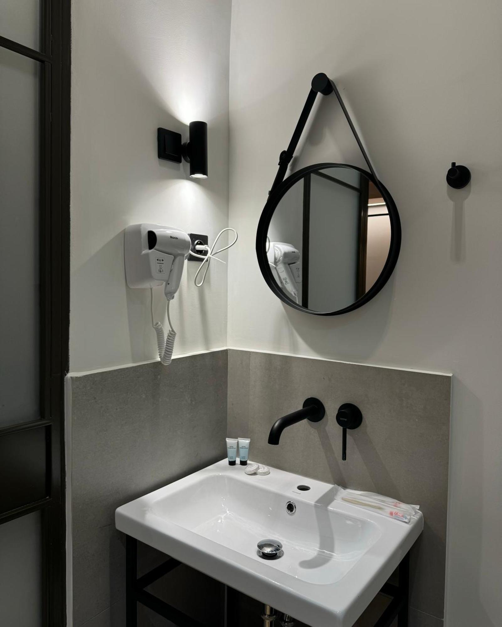 Mosh Mosh Boutique Hotel Алмати Екстер'єр фото