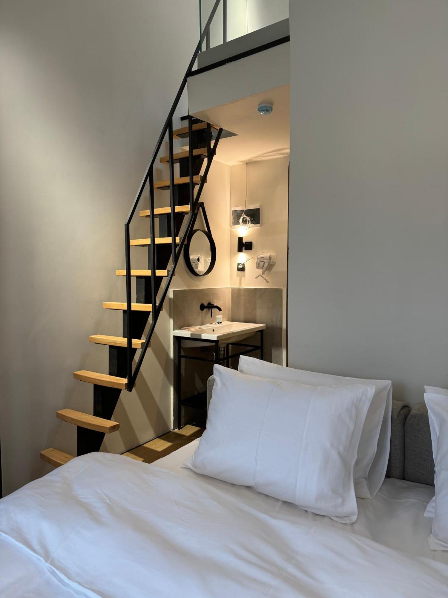 Mosh Mosh Boutique Hotel Алмати Екстер'єр фото